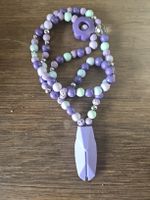 collier cigale mauve