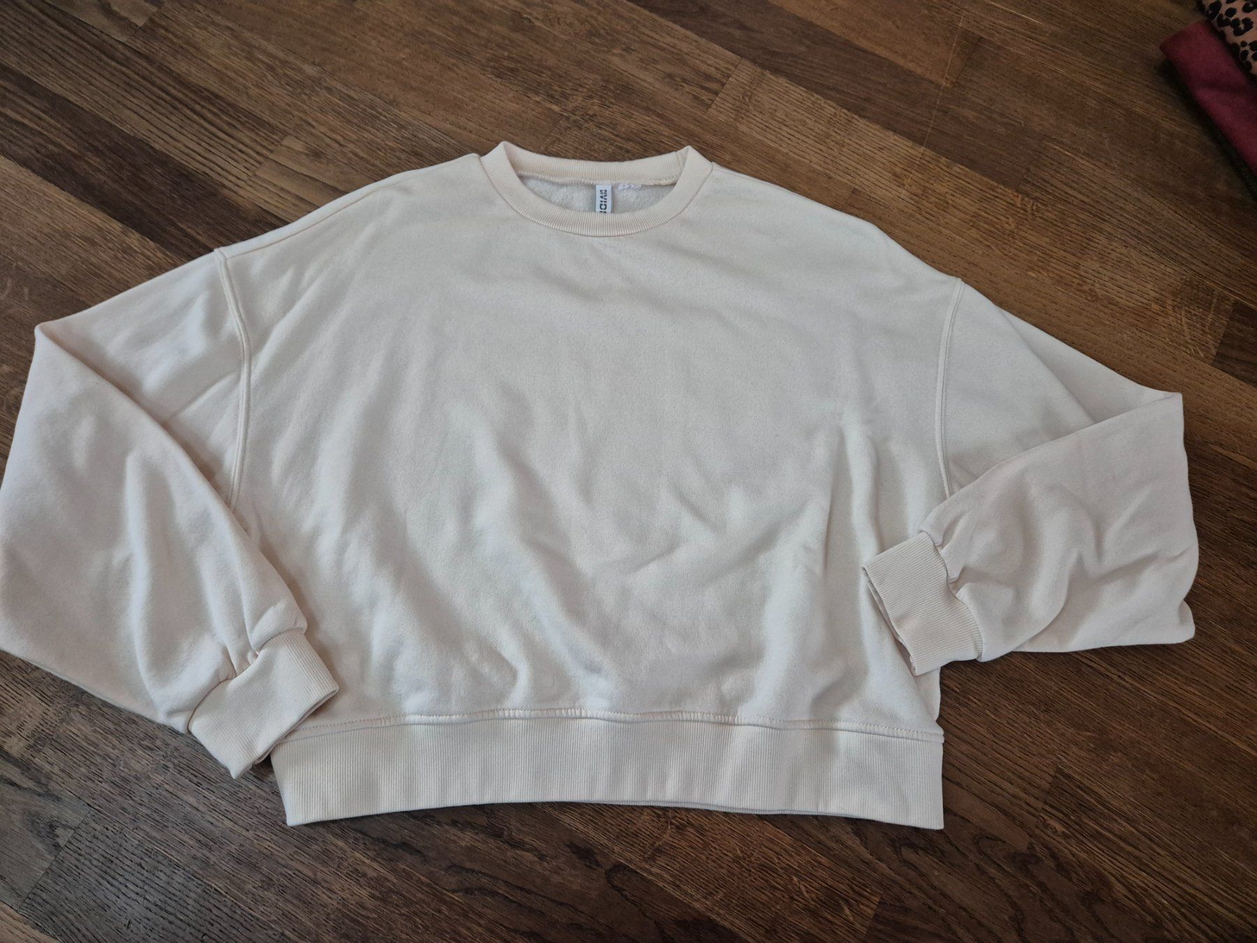 H&M Pullover & Sweatshirts: Divided off white sweater – Gebraucht aus Zürich von monadiederich