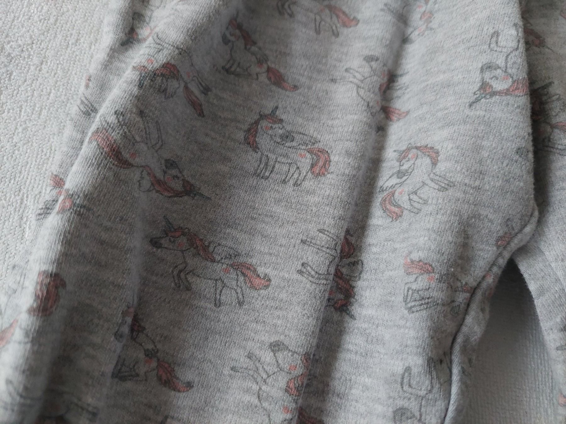H&M Calze & Collant: 4 Stück 3/4 Leggins Grösse 104 – Usato da Wiesendangen venduto da troawus 3