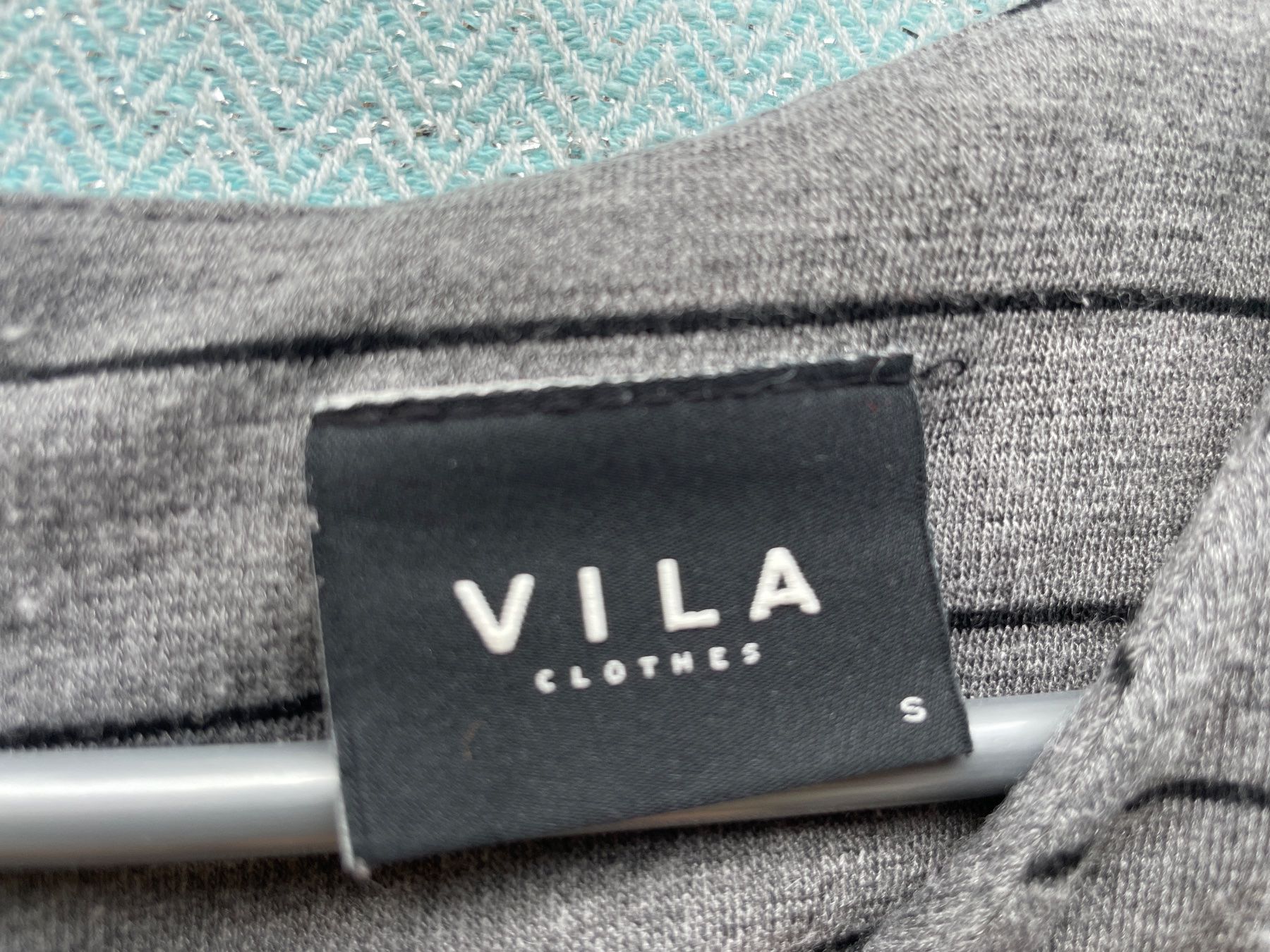 Vila Vestiti: Grau Gestreiftes VILA Jersey Kleid Gr. S – Usato da Frasnacht venduto da GracyStore 1