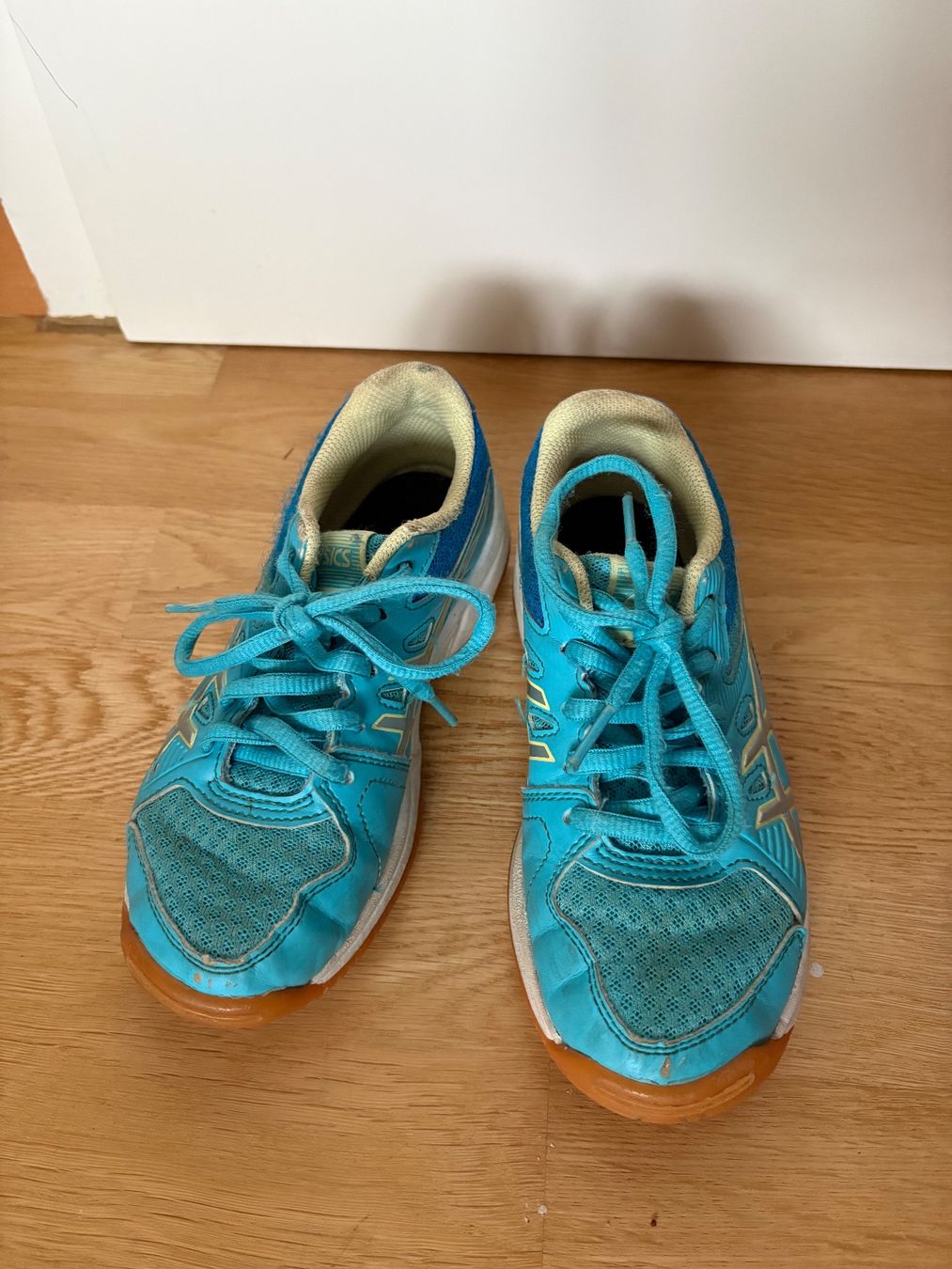 Asics Scarpe per ragazzi: Turnschuhe gr 32.5 – Usato da Egg b. Zürich venduto da dalanna 1