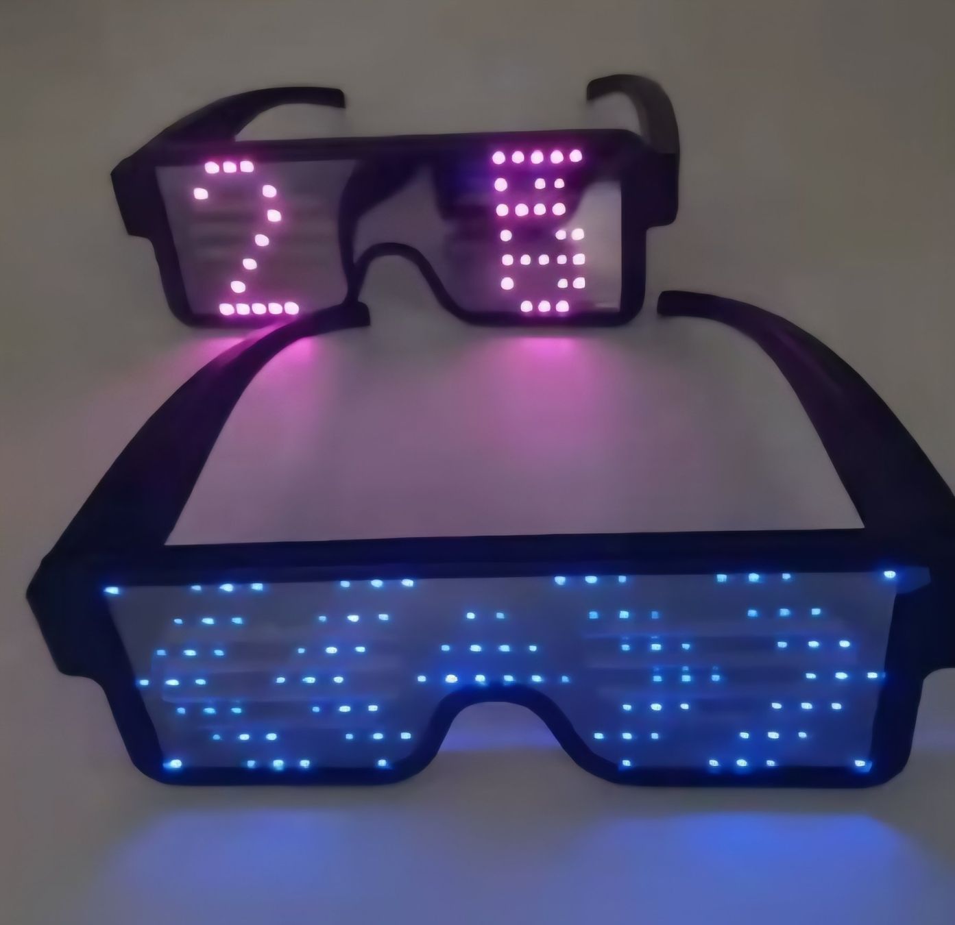 Occhiali & Lenti: Party Brille LED rot oder blau mit 8 animierten Motiven  NEU – Nuovo e nell'imballaggio originale da Zürich venduto da wearehappy 3