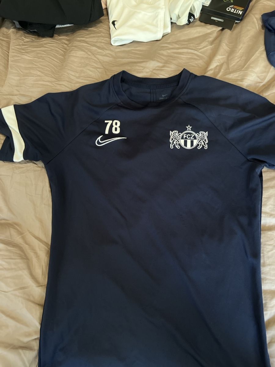 FCZ T-shirts: FCZ Trainingsshirt – D'occasion à Zürich par fla_2552