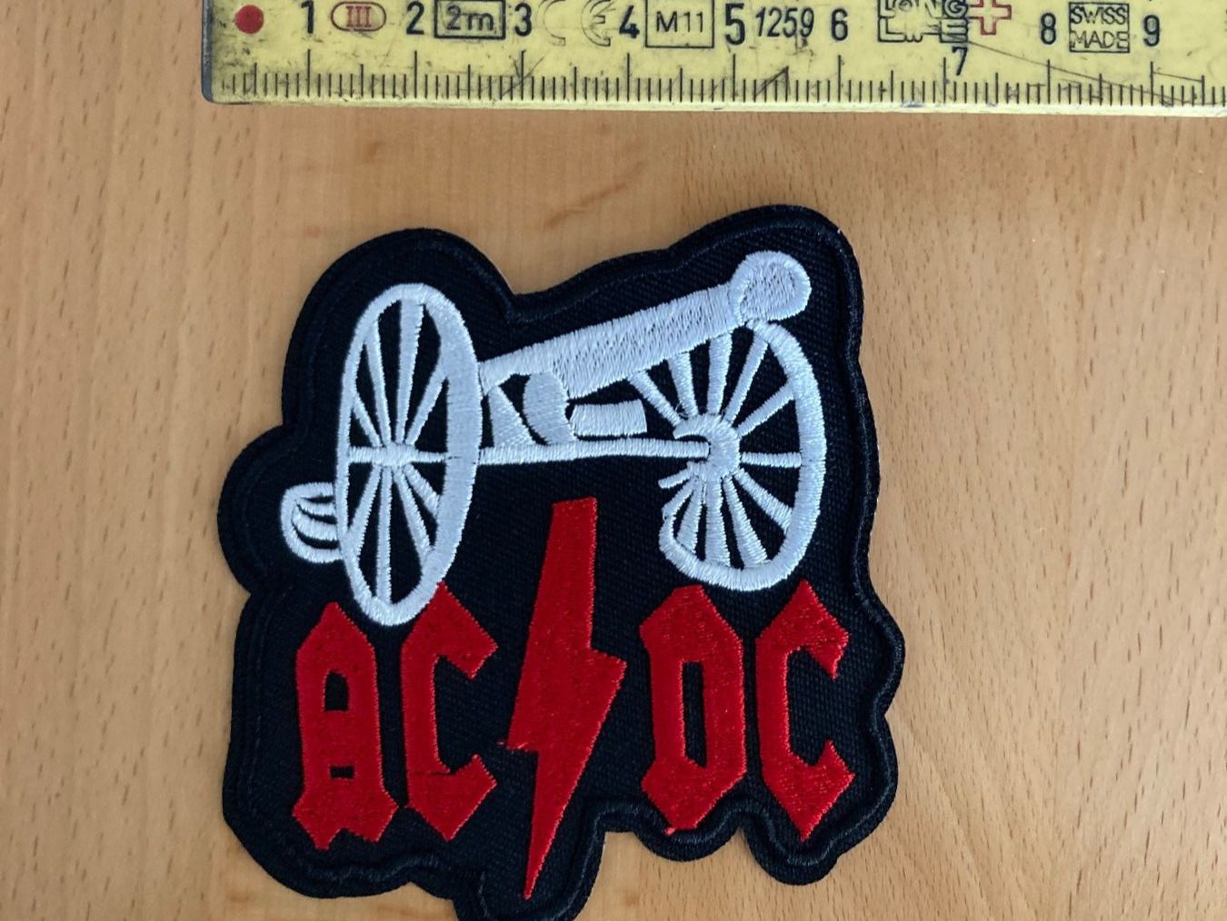 Toppe: AC/DC Patch Sticker Aufnäher Metal Rock Band 7 – Nuovo (secondo la descrizione) da Horn venduto da abutre72
