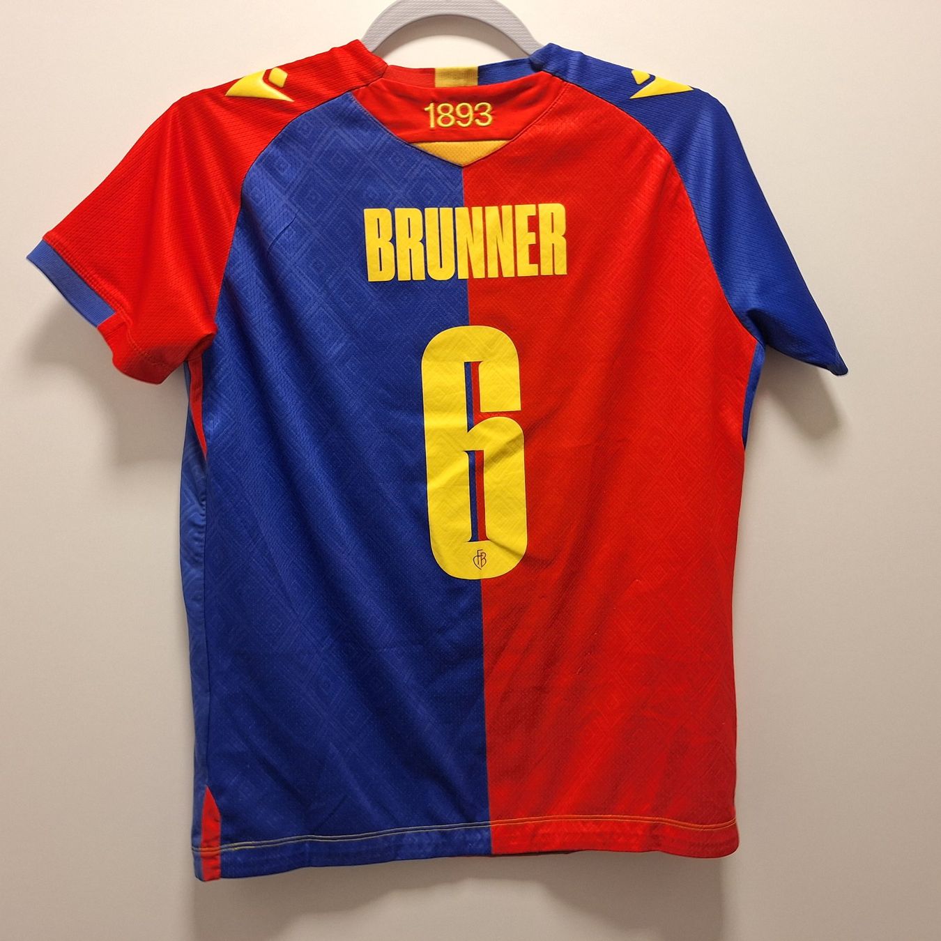 Leibchen & Hosen: Macron Fc Basel Brunner 6 XS oder XL Kind – Gebraucht aus Bellinzona von LA-ropa-de-Juan 1