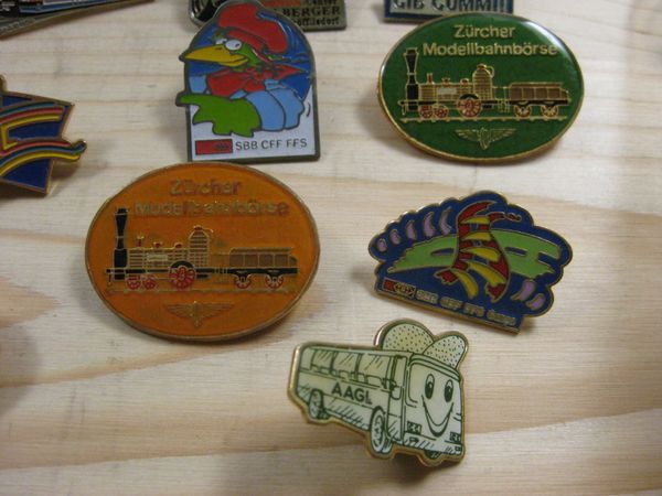 Plaquettes & Badges: Lot Pins – D'occasion à Malters par Marosko 1
