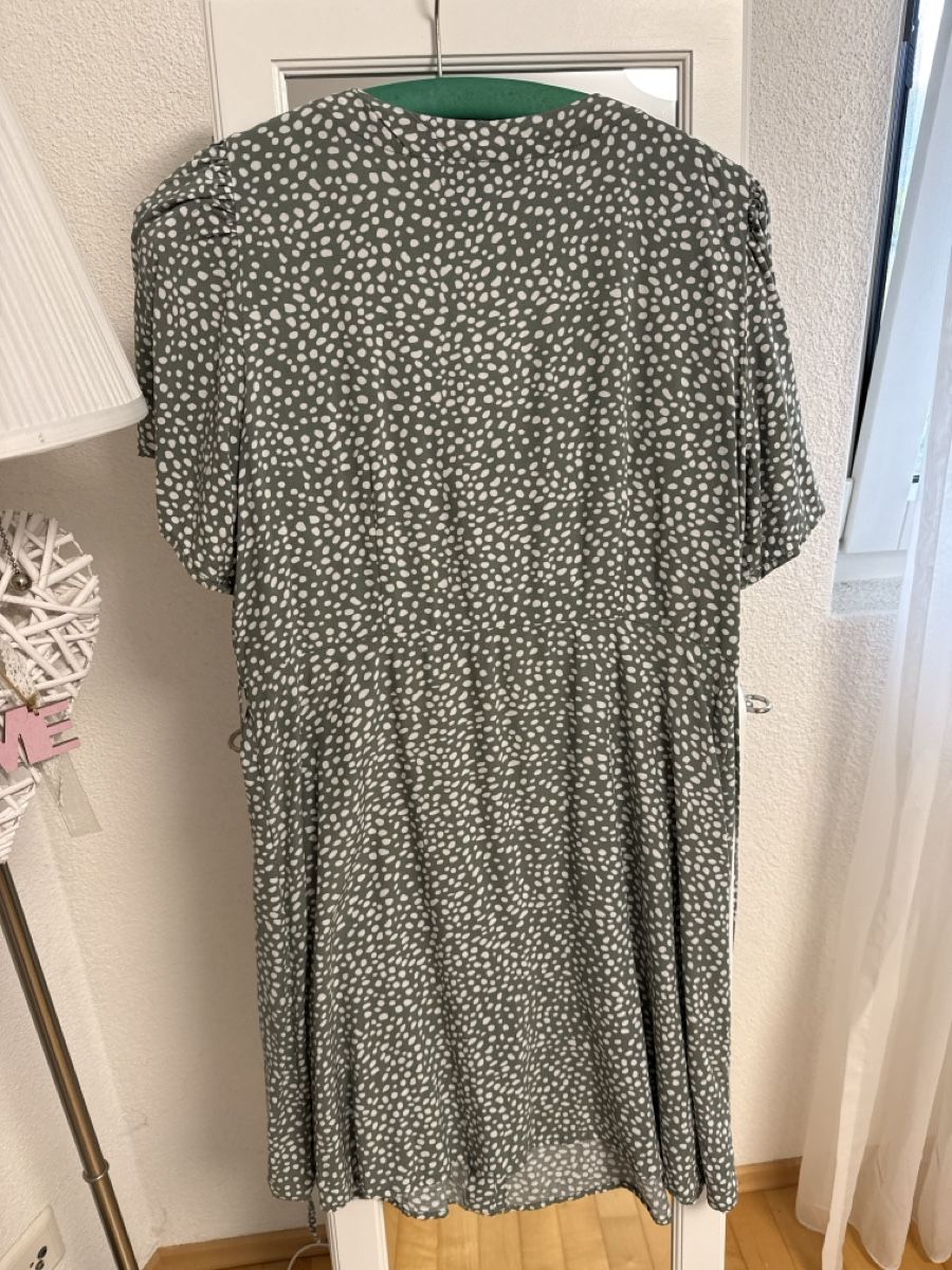 Vestiti: Sommerliches Kleid mit Pünktchenmuster, Grösse M – Usato da Biel-Benken BL venduto da Dissae 1