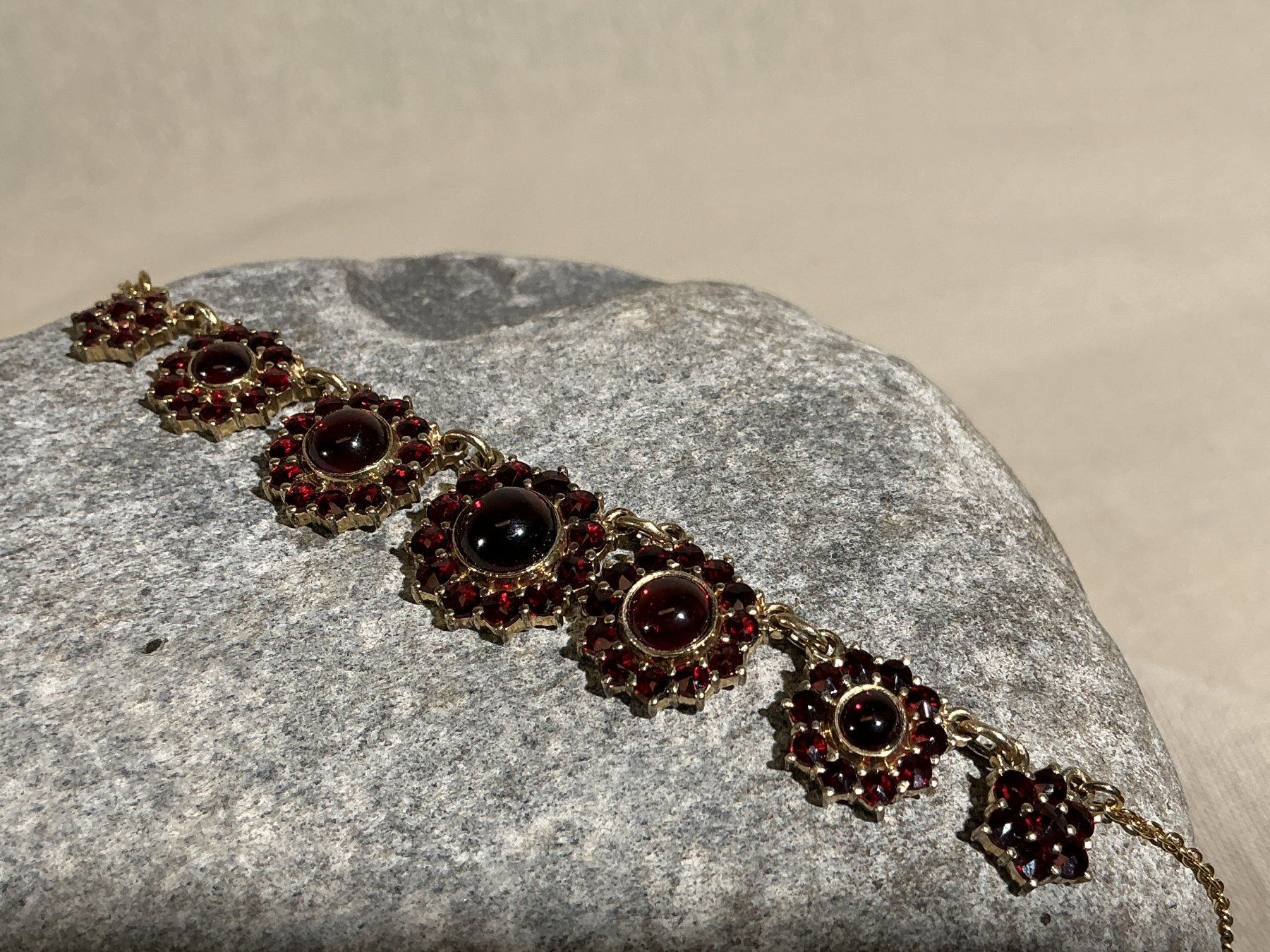 Catenine: BÖHMISCHER GRANATSCHMUCK Halskette – Nuovo (secondo la descrizione) da Richterswil venduto da Restwert_Richterswil 1