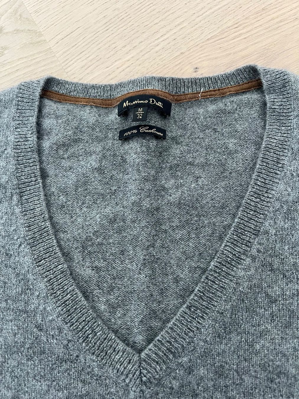 Massimo Dutti Maglioni & Felpe: Grauer Pullover aus 100% Cashmere von Massimo Dutti, Gr. M – Usato da Winterthur venduto da mic_l98y 1