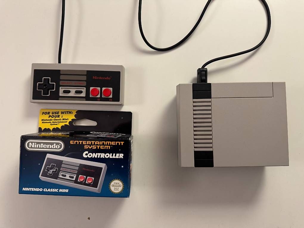 Nintendo Console: Nintendo Classic Mini 633 Spiele inkl. 2 Controller – Usato da Wetzikon ZH venduto da aschi777