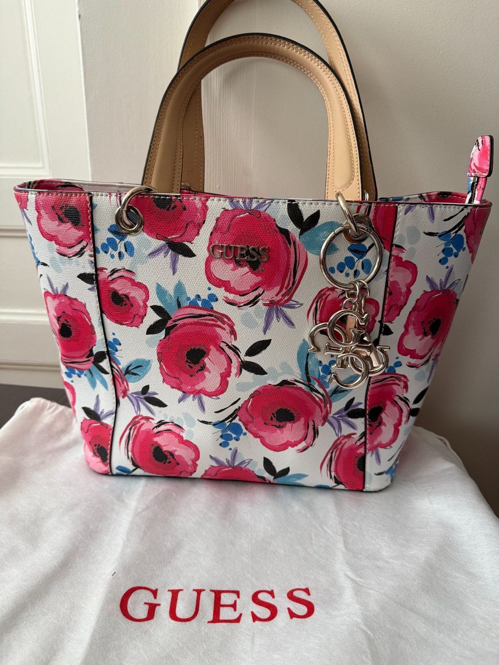 Guess Borse da donna: Sac cabas/Shopper fleuri GUESS – Nuovo (secondo la descrizione) da Le Locle venduto da tchanatakoua 1