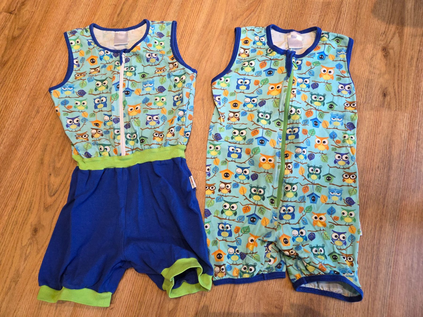 Tute: Babauba 2 kurze Jumpsuites mit Eulen, Gr. 122 – Usato da Heinrichswil venduto da frankie19860