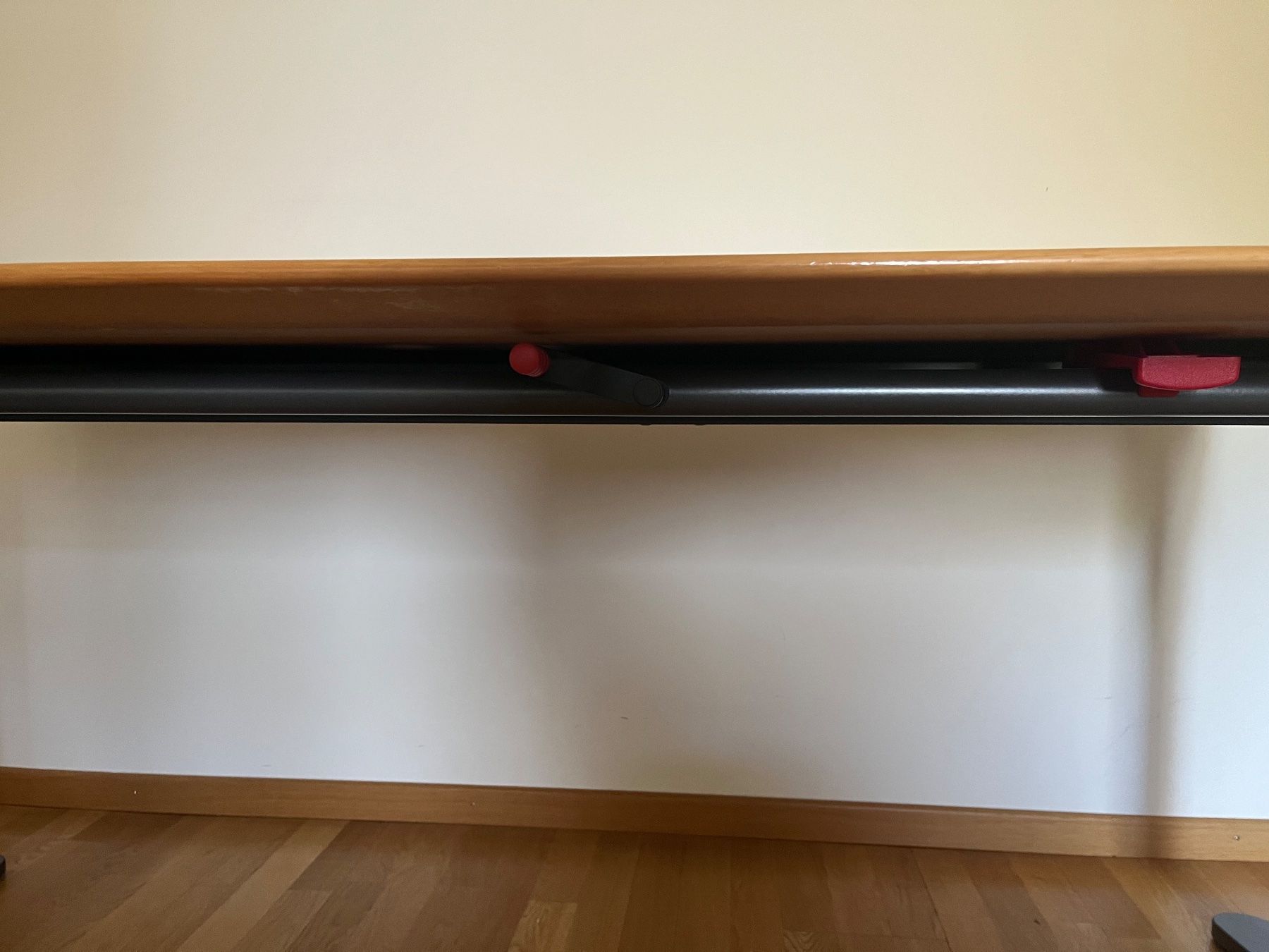 Scrivanie: Adjustable height desk – Usato da Zürich venduto da van_ll5k 2