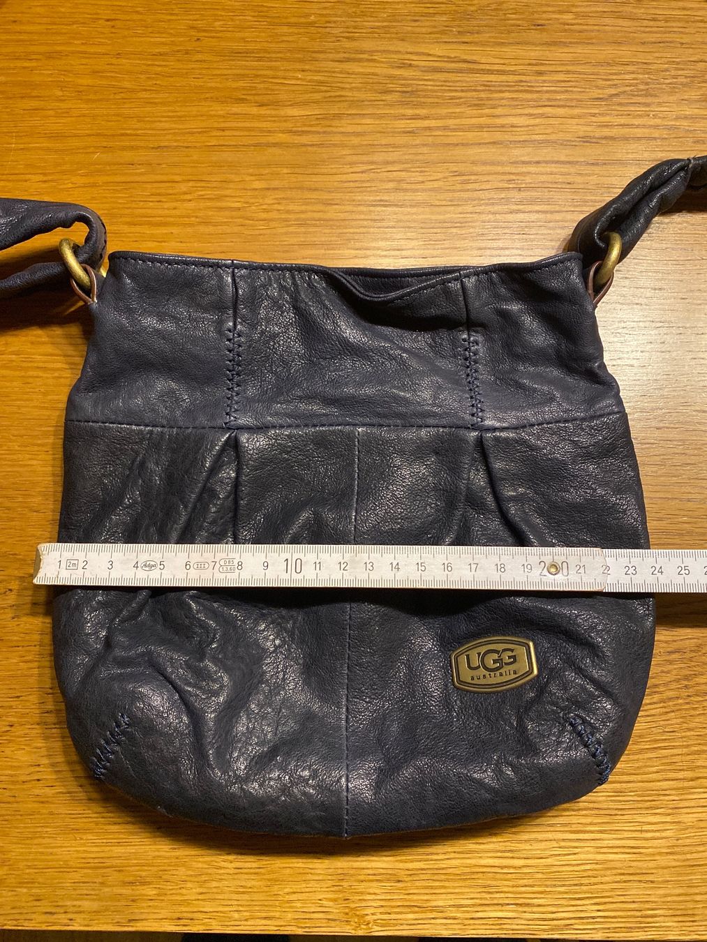 Ugg Borse da donna: Ugg Handtasche Leder dunkelblau – Usato da fraubrunnen venduto da Somu 3