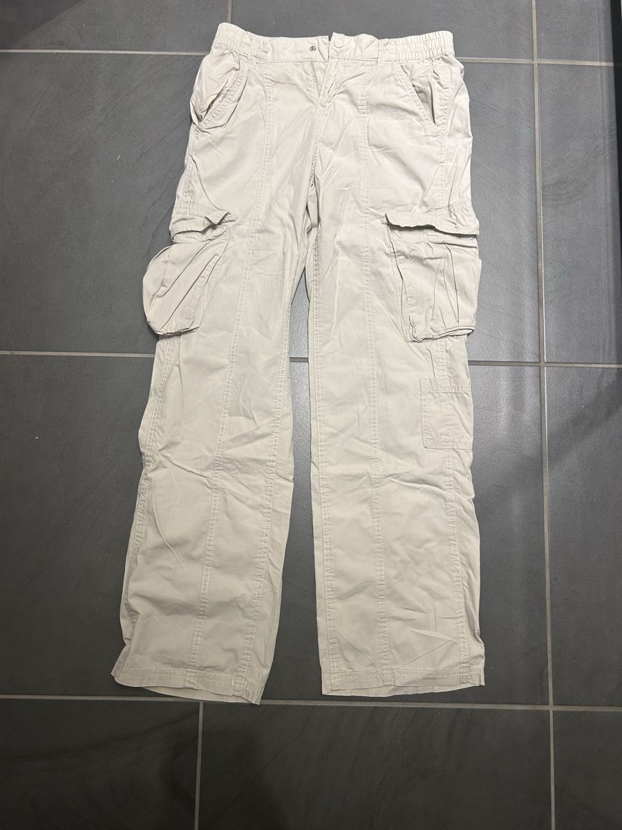 H&M Pantaloni: Damen Cargo Hose  – Usato da Niederurnen venduto da hee_s95t 1