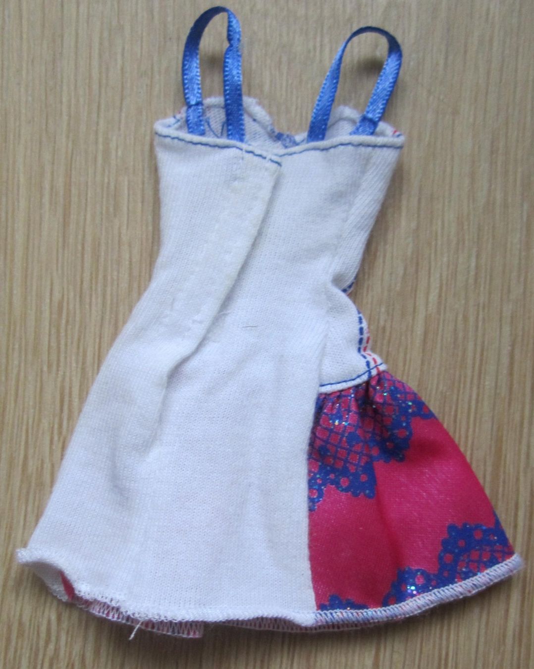 Bambole: Barbie Folklore Kleid x7845 – Usato da Wohlen AG venduto da salamanderspielwaren 1