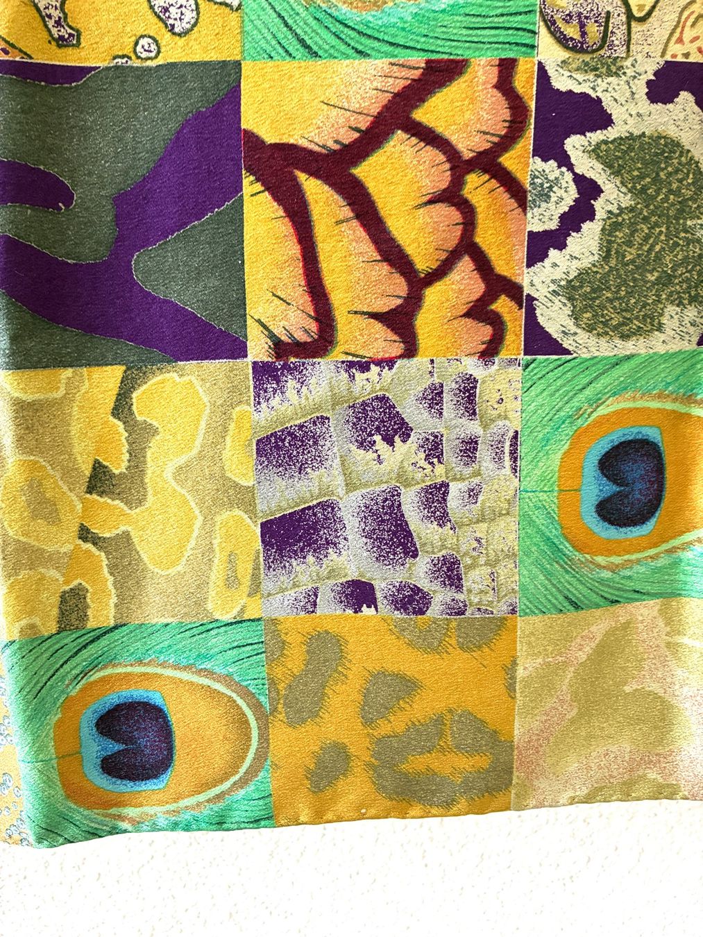 Foulard & Sciarpe: Seidenfoulard mit buntem Patchworkmuster Pfauenauge – Usato da Kloten venduto da Nephty 9