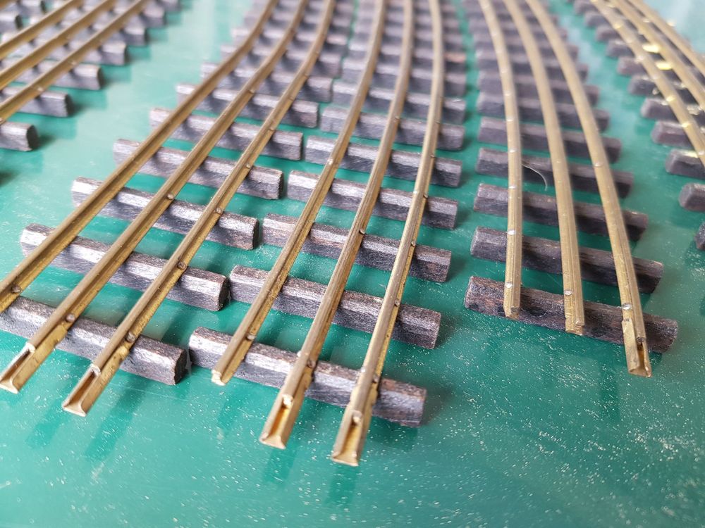 Rails Et Accessoires 0 O: 656 Aiguillage Triple Motorise Traverses Noires Avec Eclisses Ets 0 Detail