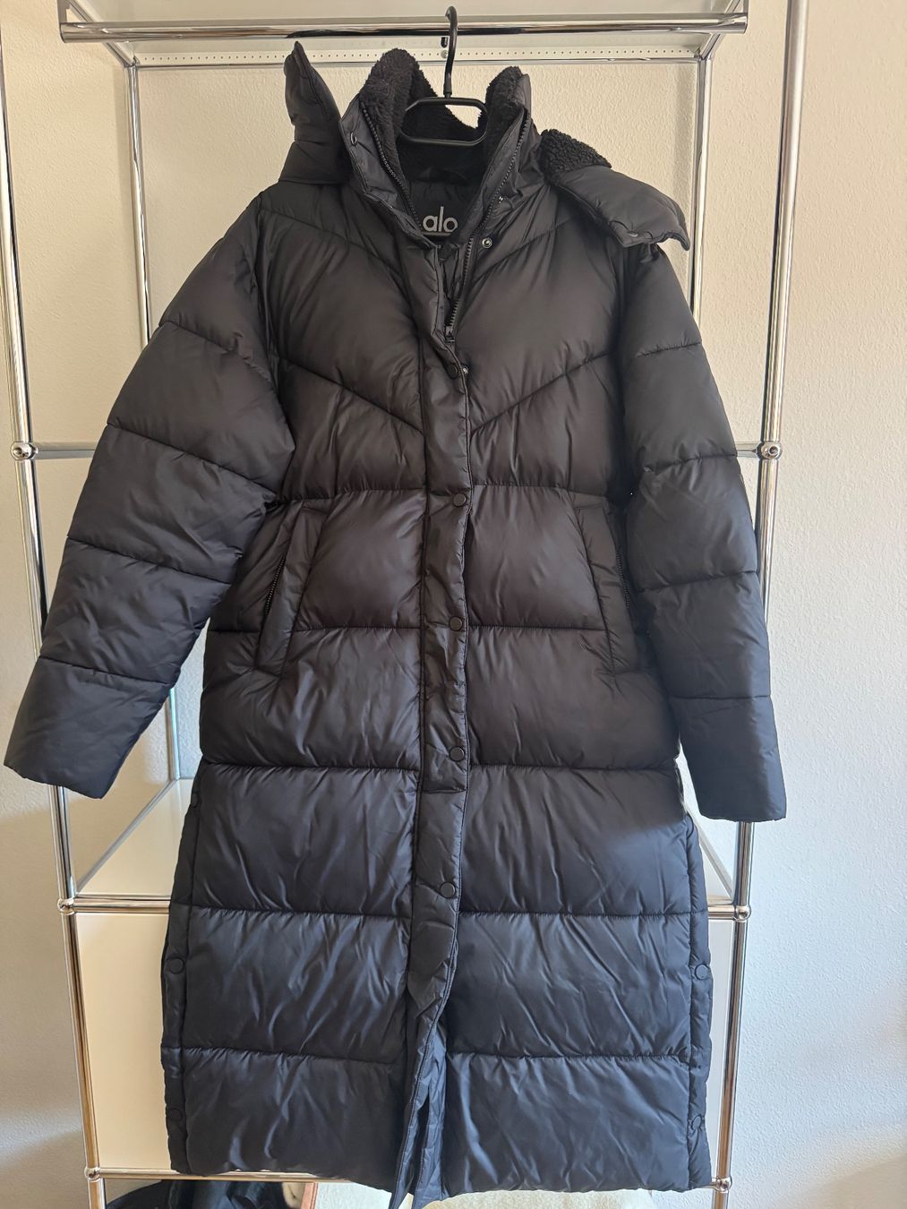 Alo Yoga Giacche: Alo Yoga Winterjacke – Nuovo (secondo la descrizione) da Riehen venduto da karolina3