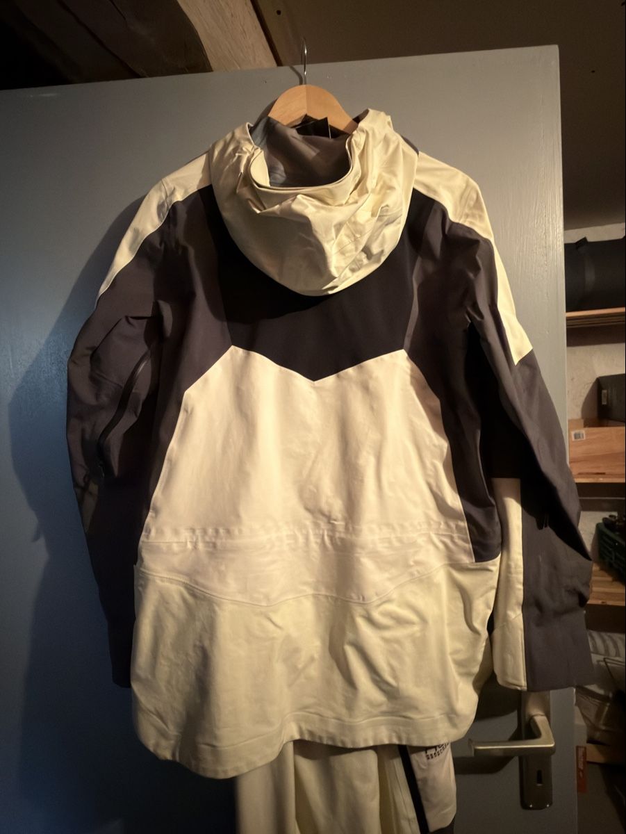 Peak Performance Completi & Tailleur: Peak Performance Vertical Goretex Skianzug M – Usato da Appenzell venduto da samirakeller 3