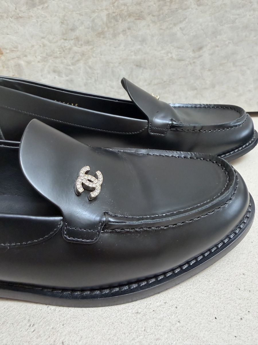 Chanel Chaussures femmes: Chanel Loafers 40 – D'occasion à Uetikon am See par mga_lqy6 1