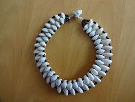 Kauri Muscheln Halskette aus Afrika, antik