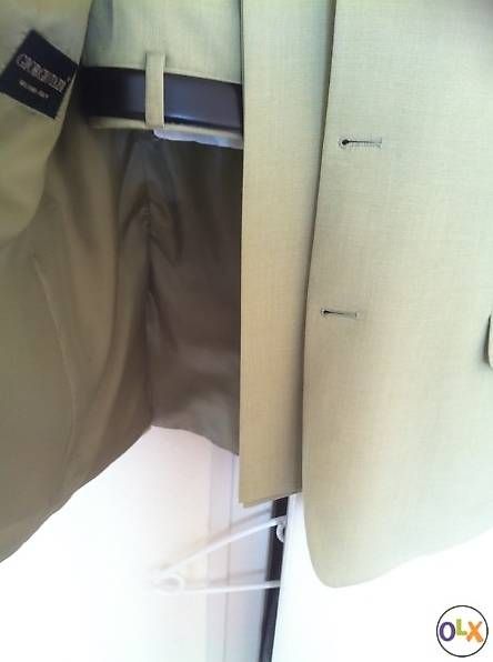 Completi, tute sportive e funzionali: Joli costume beige clair – Usato da Genève venduto da e96_9f2n 1