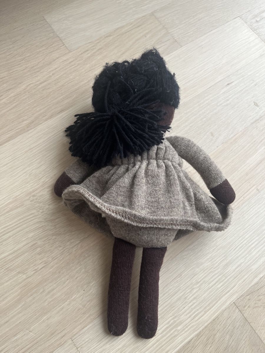 Konges Slojd Giocattoli: Konges Slojd Strickpuppe – Usato da Basel venduto da Philomee 1