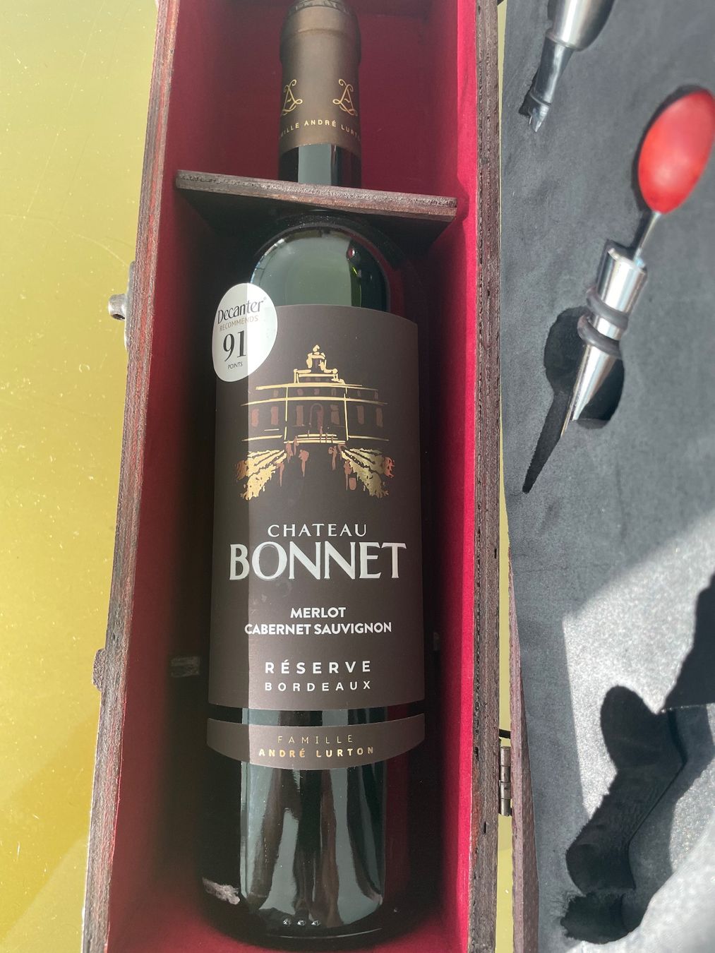 Vino: Chateau Bonnet 1991 mit Holzbox und Accessoires – Usato da Sutz venduto da fx05 1