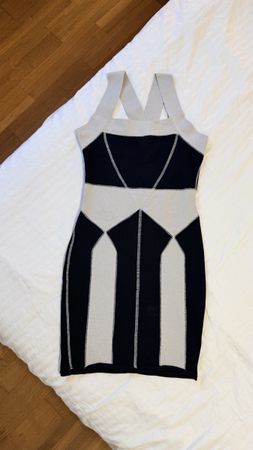 H&M Kleid Grösse XS / 34 neu