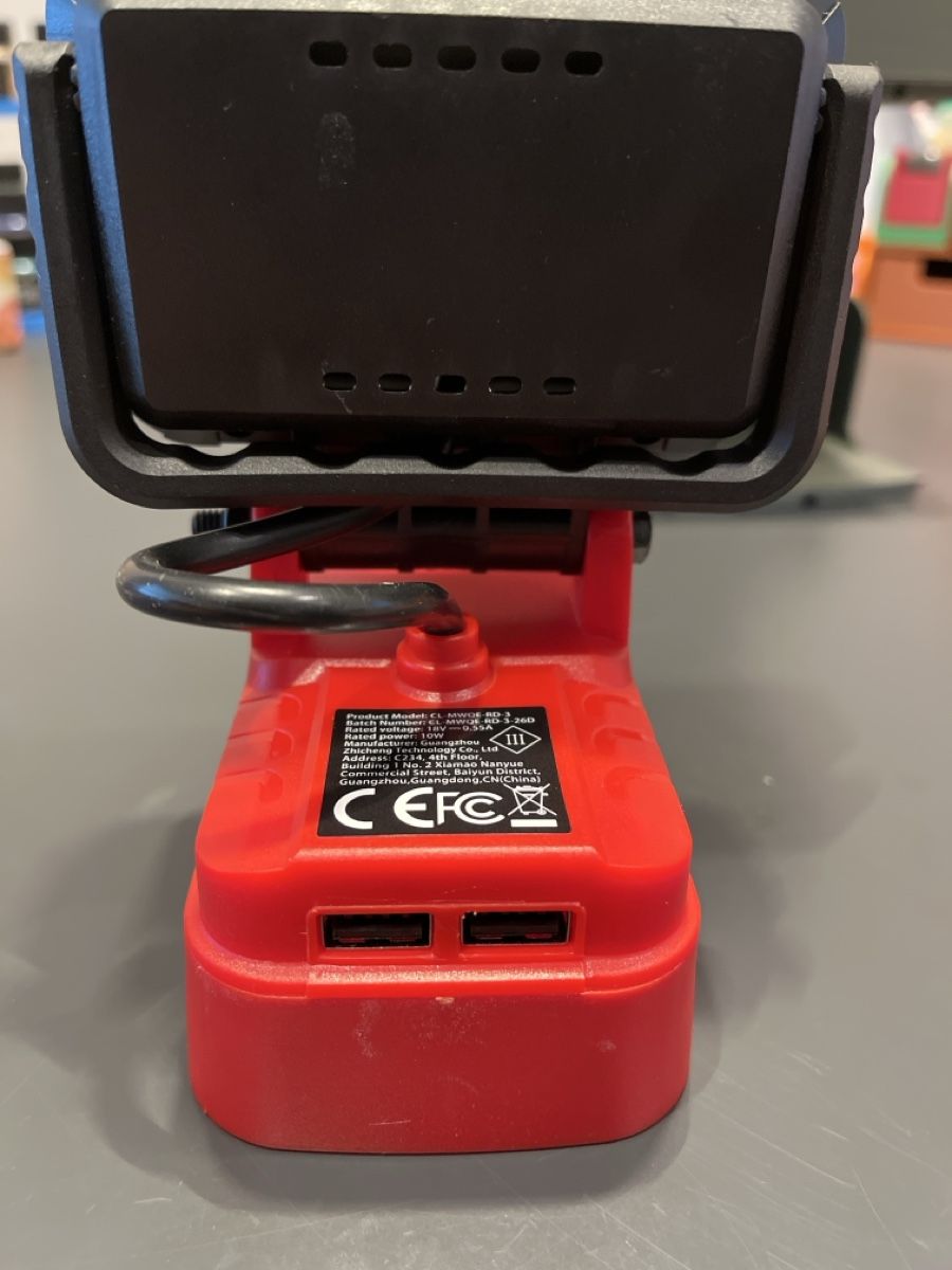 Milwaukee Lampen: Milwaukee Akku Arbeitsleuchte – Neu und originalverpackt aus Sursee von Pfippu82 1