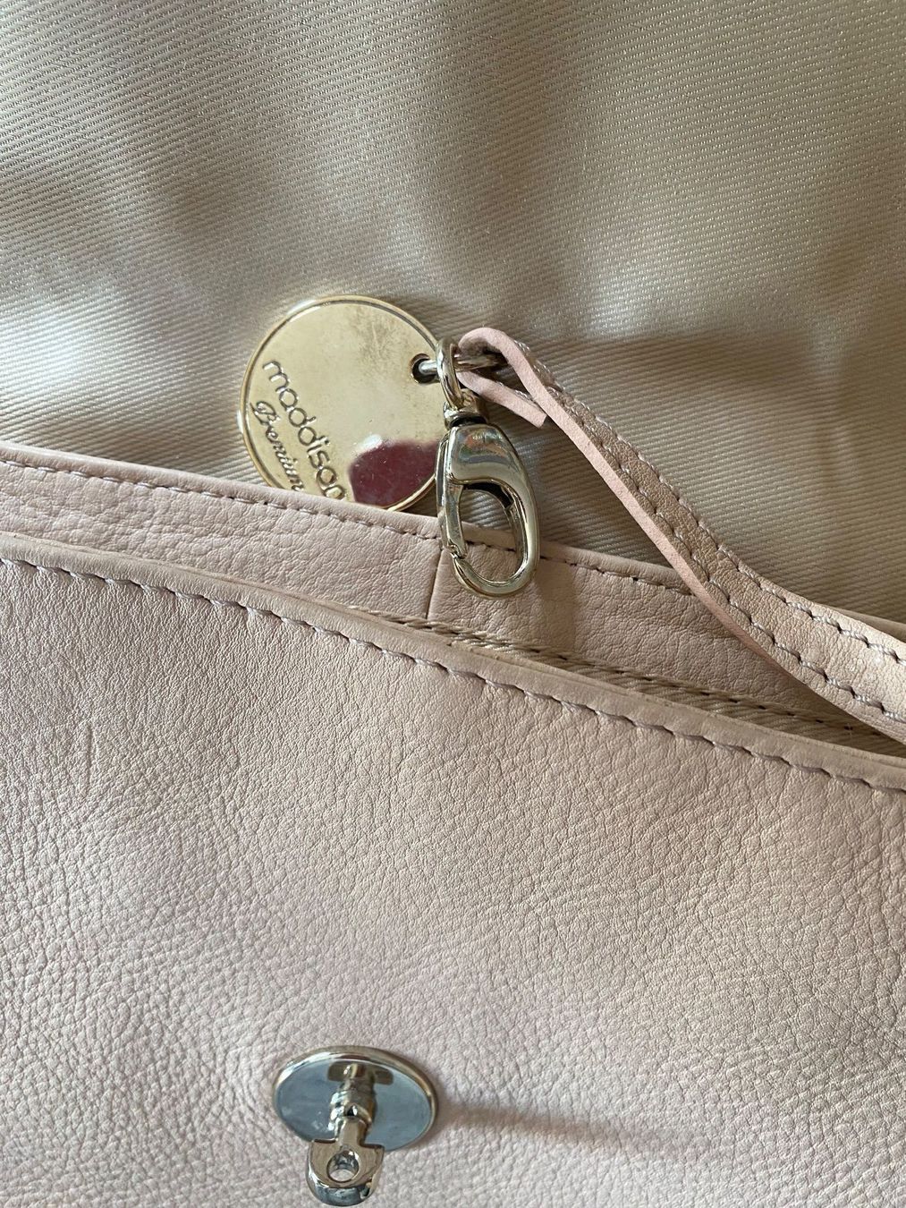 Maddison Borse da donna: MADDISON Premium Umhängetasche – Usato da Besazio venduto da BagCycle 4