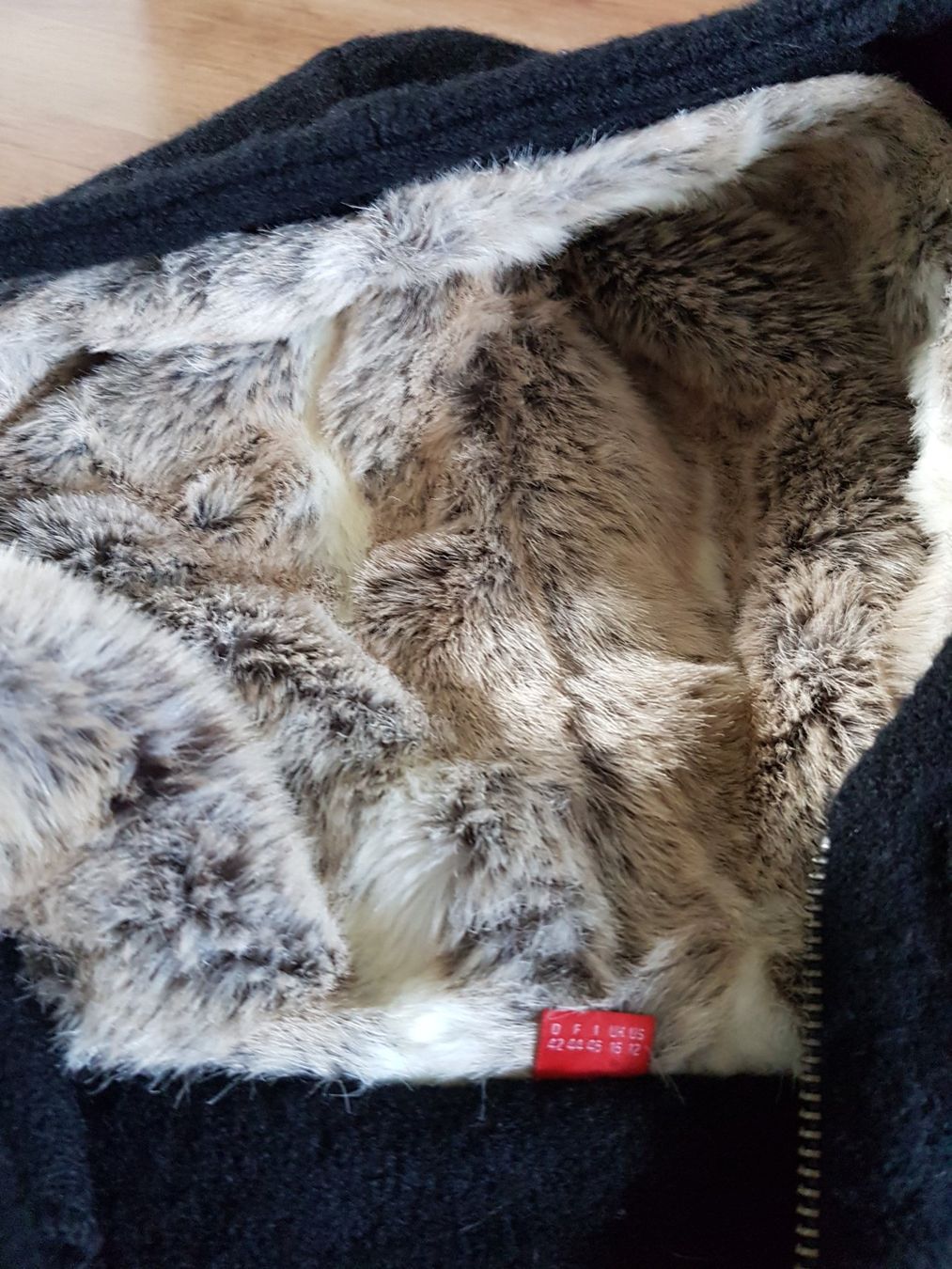 Jacken: Damenjacke S.Oliver Kapuzenjacke – Gebraucht aus Giswil von online-Brockenhaus 2