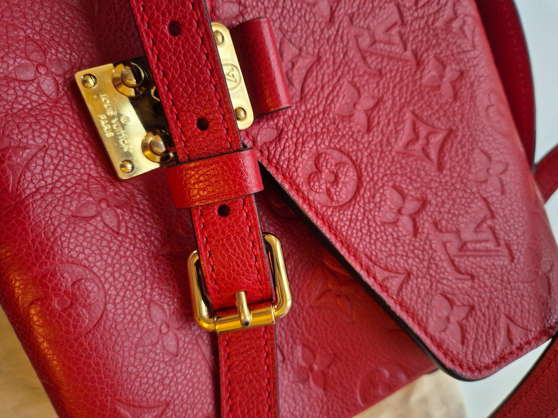 Louis Vuitton Taschen für Damen: Louis Vuitton Tasche Metis Monogram Empreinte rot – Gebraucht aus Winterthur von vabit_9 8