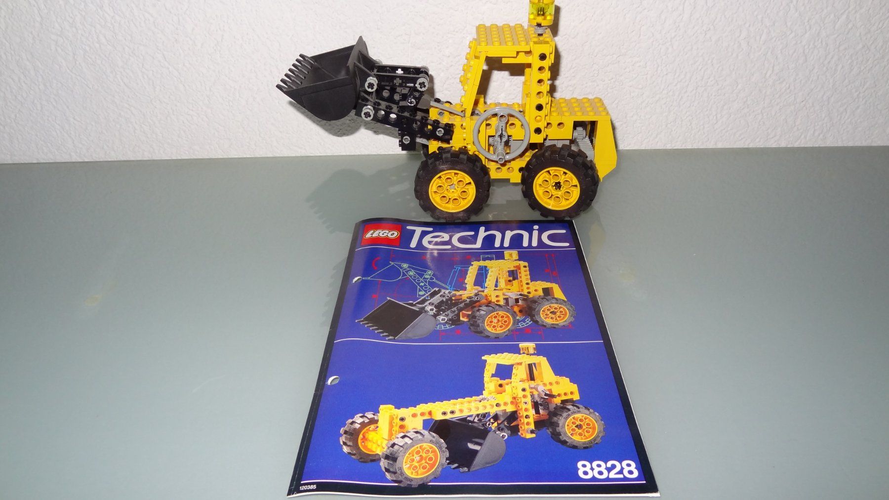 Lego Spielzeuge: Lego Technic 8828 Front Lader von 1992 – Gebraucht aus Winterthur von Blueedition