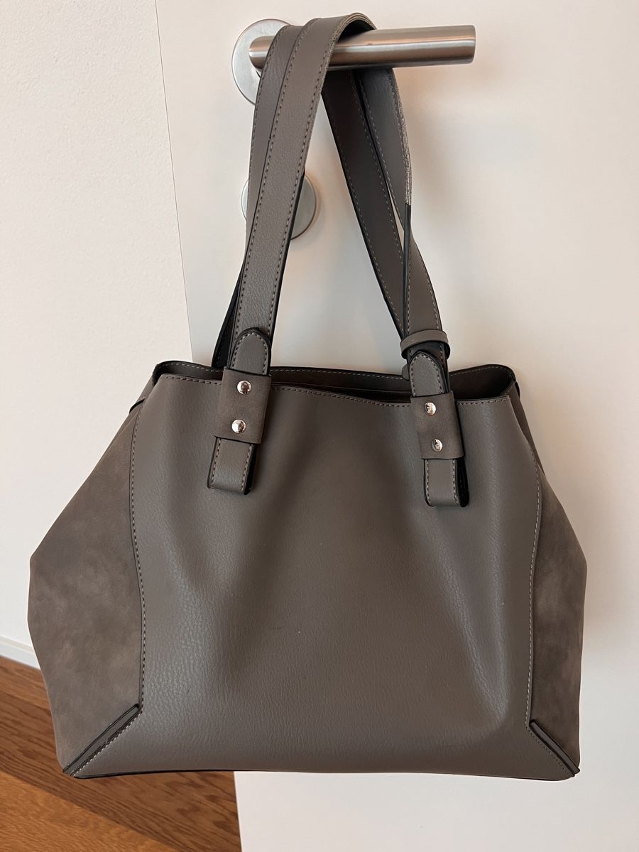 Borse da donna: Graue Schultertasche – Usato da Gipf-Oberfrick venduto da Sonne010203