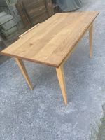 Holztisch mit Schublade in gutem Zustand