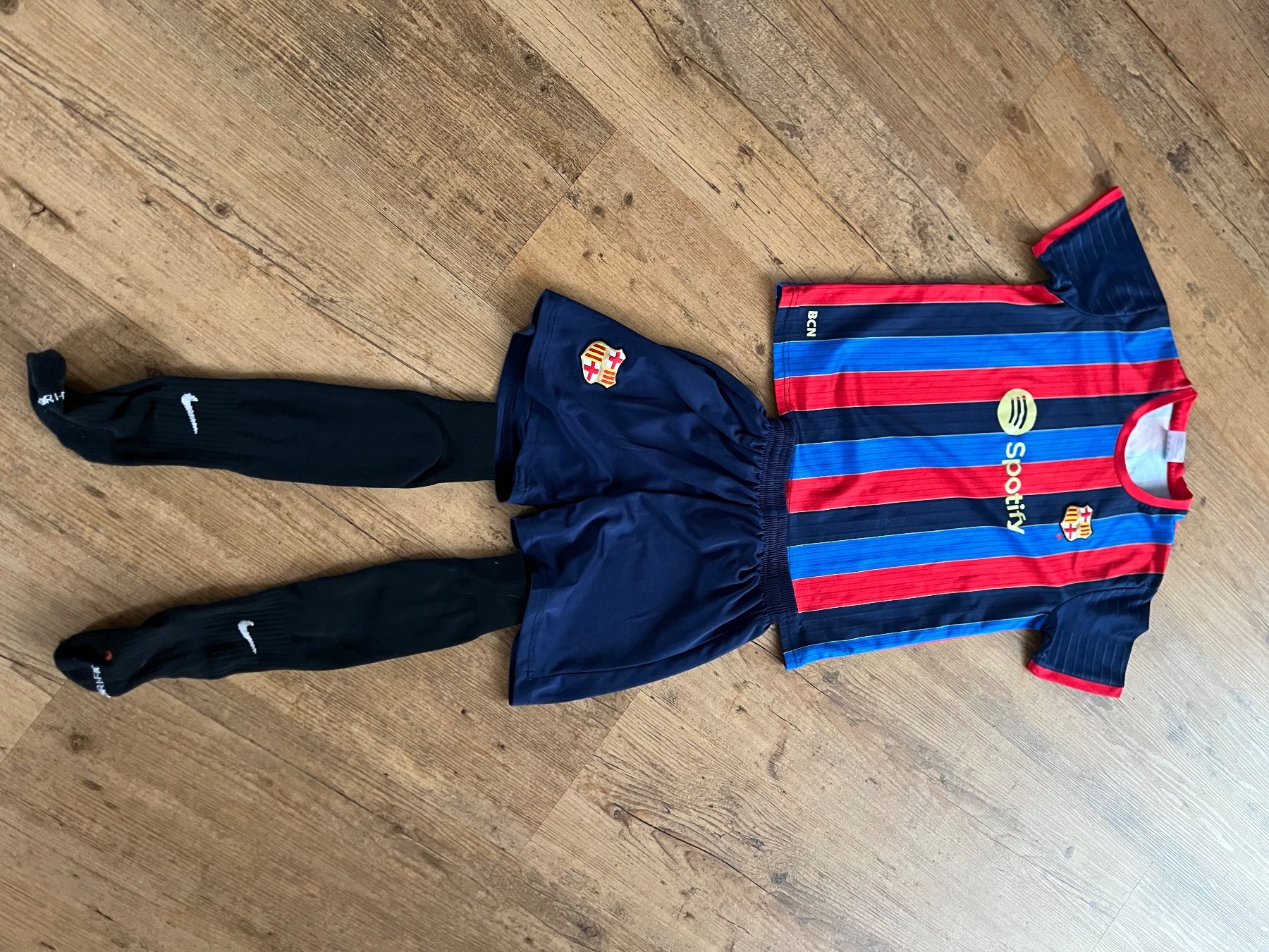 FC Barcelona Trainer, Turnhosen & -trikots: FC Barcelona Trikot Lewandowski Set – Gebraucht aus Sins von samfisch 1