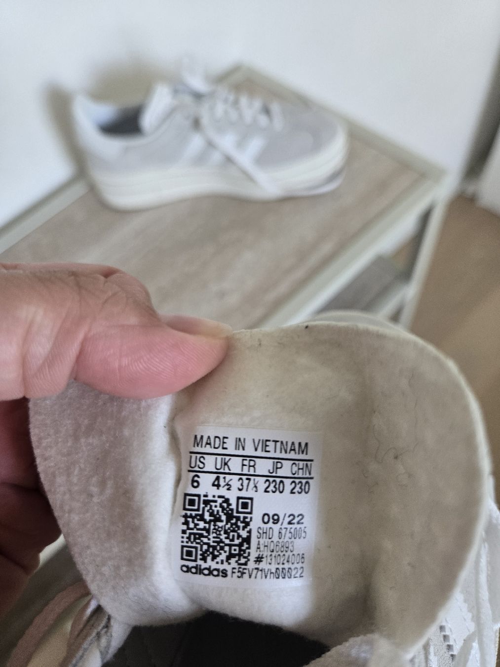 Adidas Chaussures femmes: adidas gazelle 37 1/3 – Neuf (Voir description) à Plan les ouates par deb_v989 3