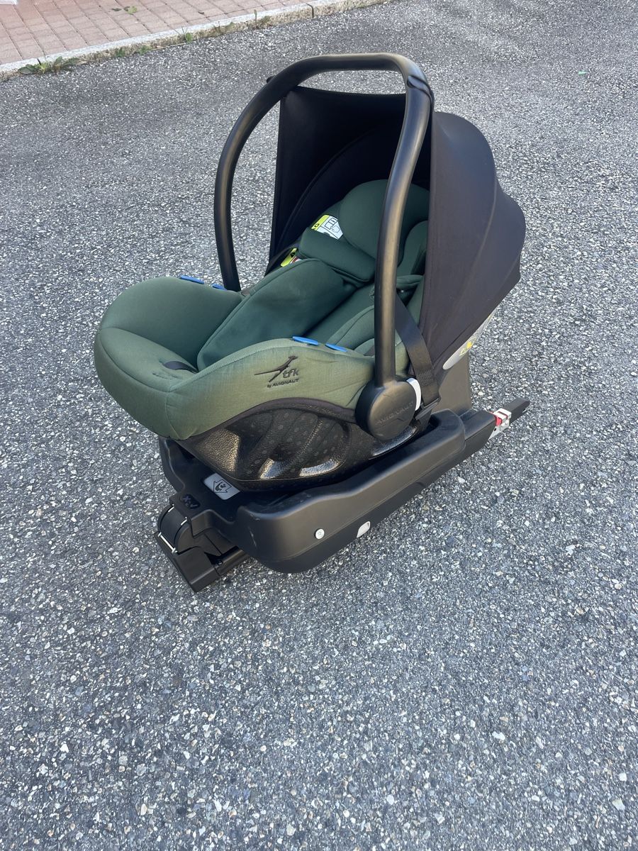 Seggiolini per auto: Siège auto TFK by Avionaut vert avec base fixe  – Usato da Sion venduto da adr_w2hk 1