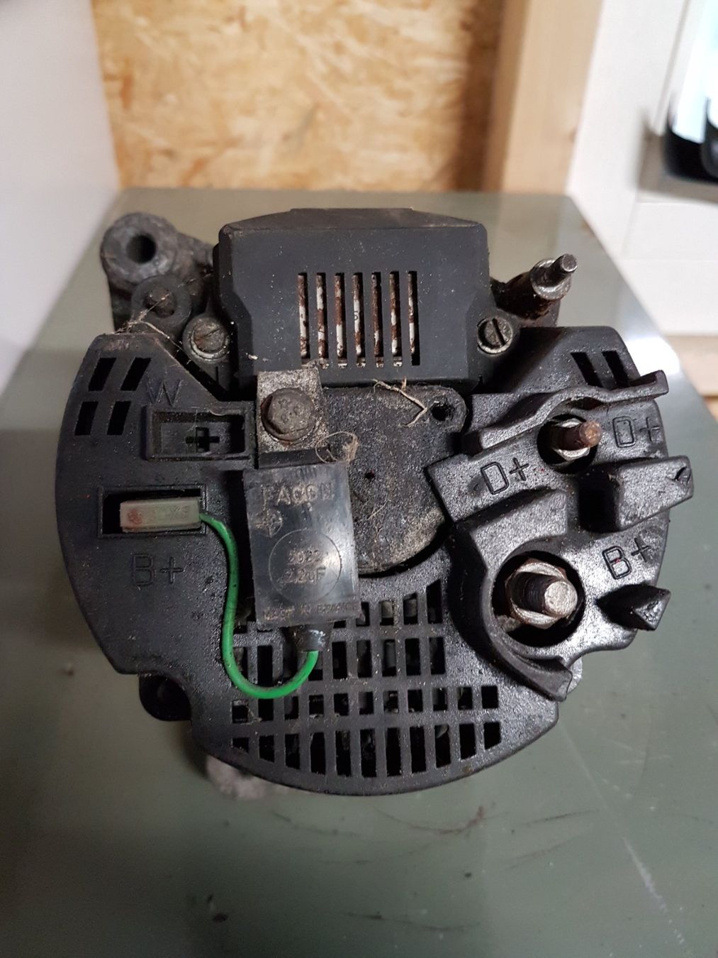 Volkswagen Tutti pezzi di ricambio auto: Vw Alternator – Usato da kölliken venduto da TerryCash 1