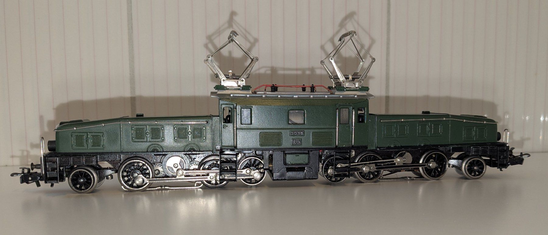 Märklin Modellini di ferrovie: Märklin SBB Krokodil 3015 – Usato da Giffers venduto da agu25 4