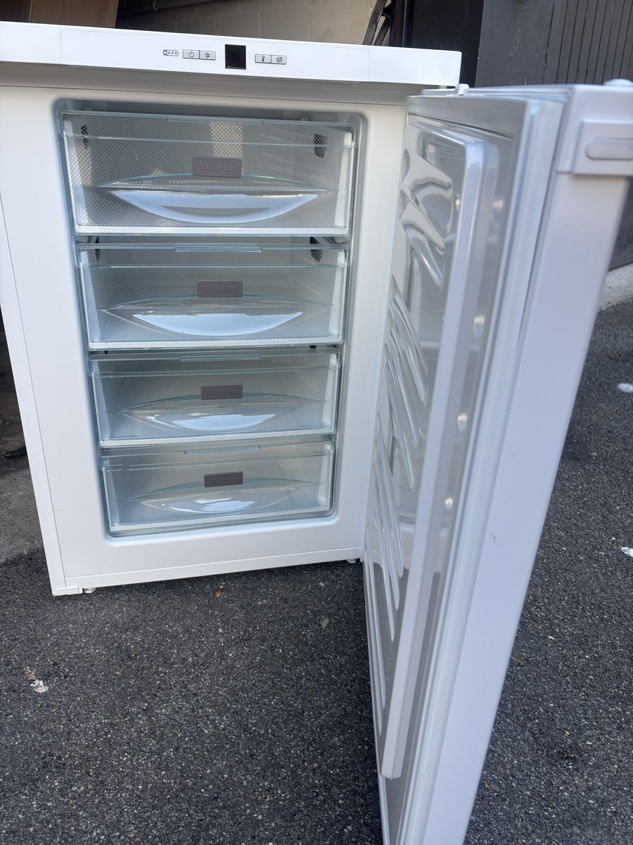 Congélateurs: MIELE Gefrierschrank  – D'occasion à Gränichen par R.7 1
