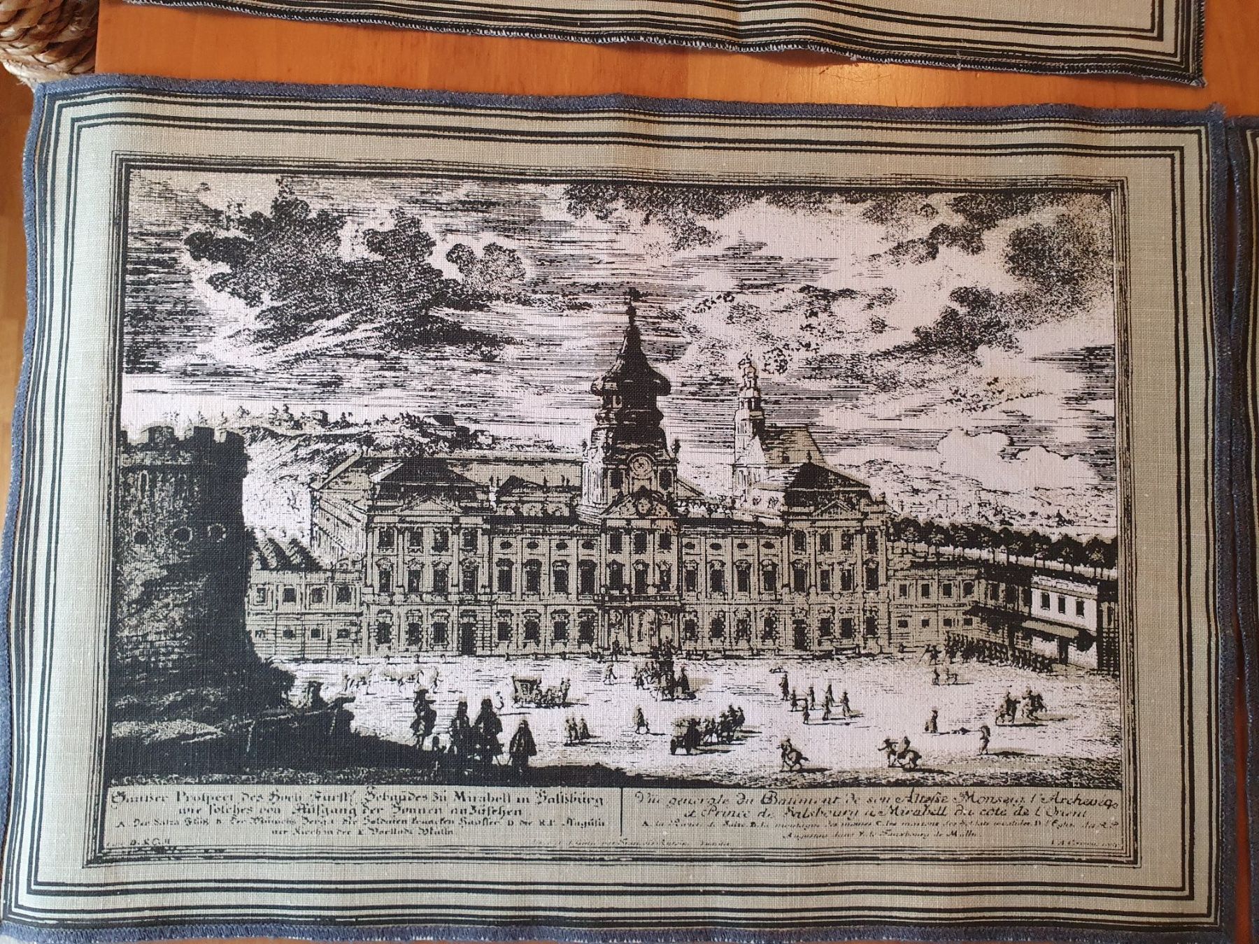 Set di tavolo e panche: 6 Sets Stoff-Tischsets mit Stadtansichten – Usato da Thalwil venduto da meinverkauf 2