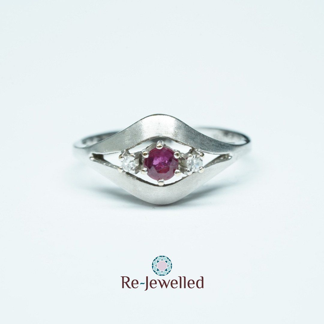 Anelli: Fingerring 18k Weissgold mit Rubin – Usato da Bülach venduto da Re-Jewelled 6