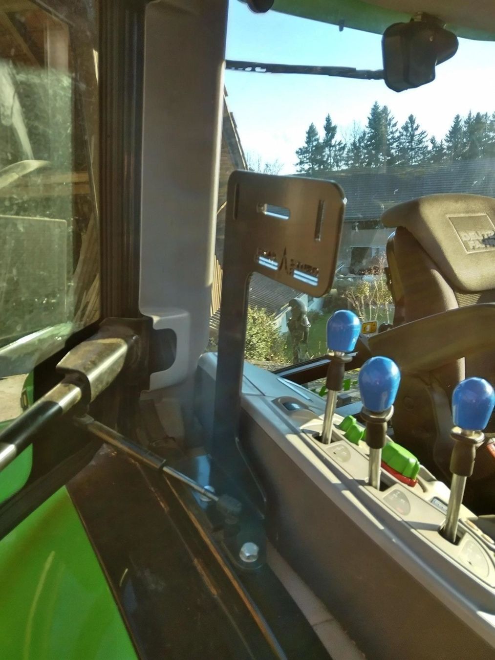Accessoires tracteur, véhicule agricole: Monitorhalter Deutz – Neuf avec emballage d'origine à Wuppenau par patrick-buehler