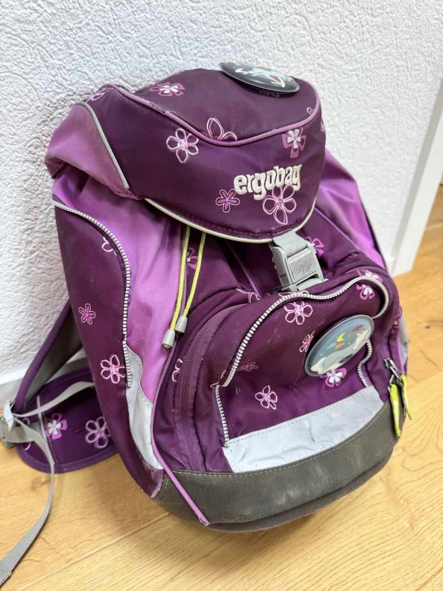 Ergobag Borse & Zaini: Ergobag Schulrucksack, Lila mit Blumenmuster – Usato da Zürich venduto da AngelaS21 3