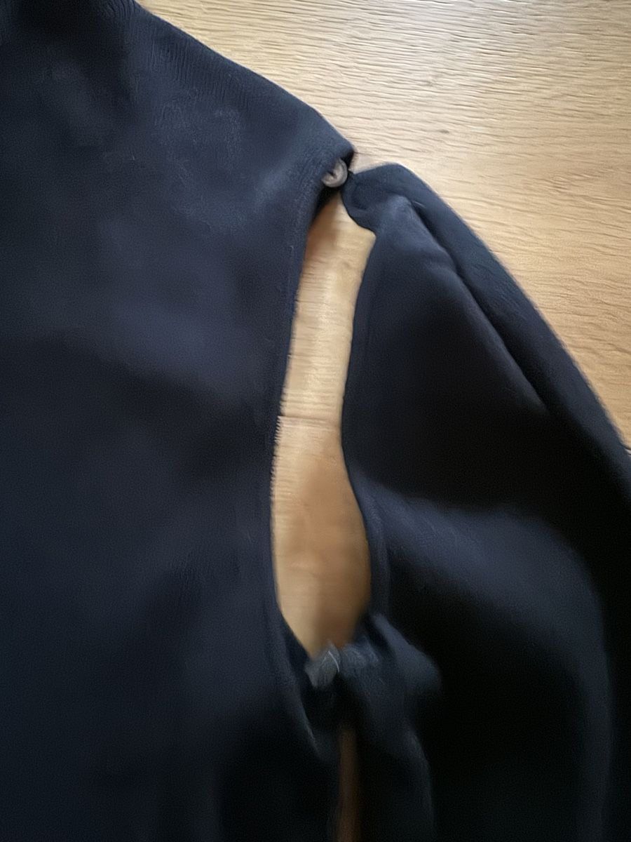 Levi's Pullover & Sweatshirts: Schwarzes Langarmshirt mit Cut-Outs Gr. M – Neu und originalverpackt aus Seon von noe_zz6w 2