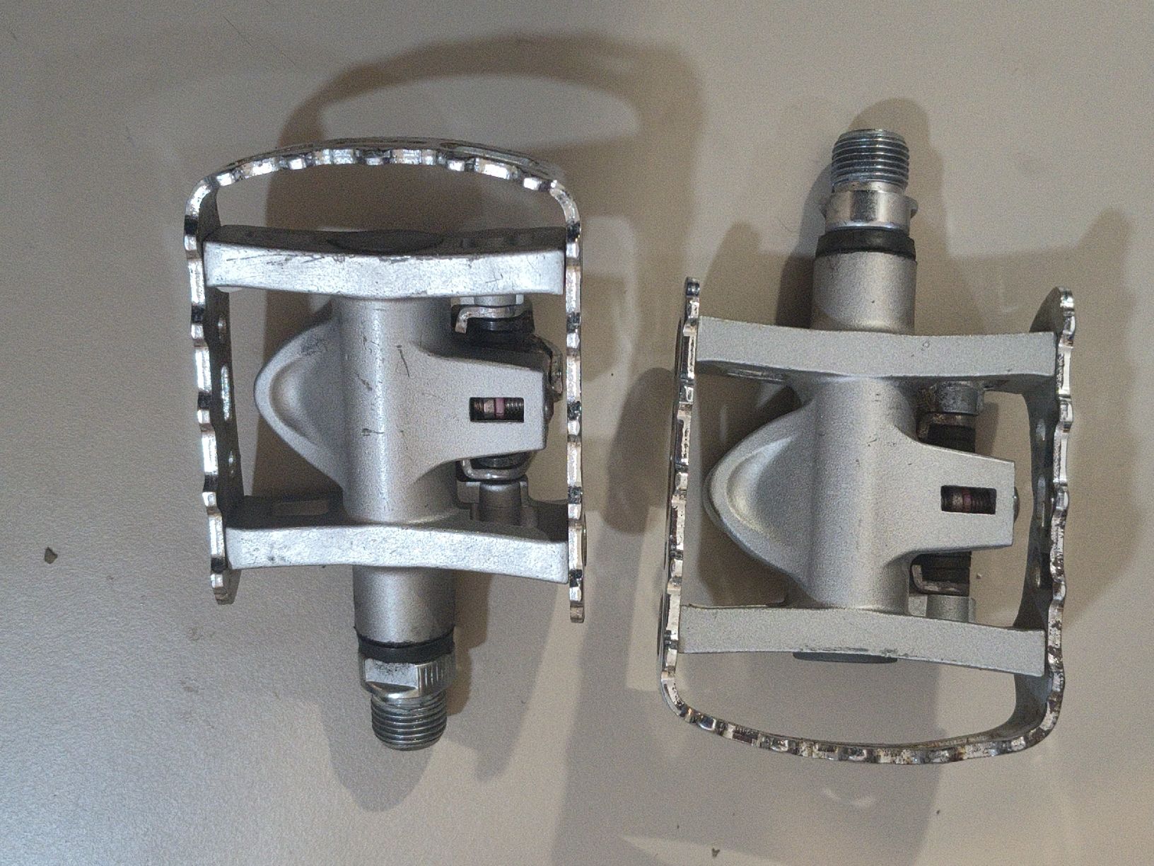 Shimano Pezzi di ricambio: Fahrradpedale silberfarben mit Klickmechanismus einseitig  – Usato da Uznach venduto da igreub 1