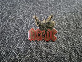 AC/DC Anstecknadel Metall Logo rot schwarz 